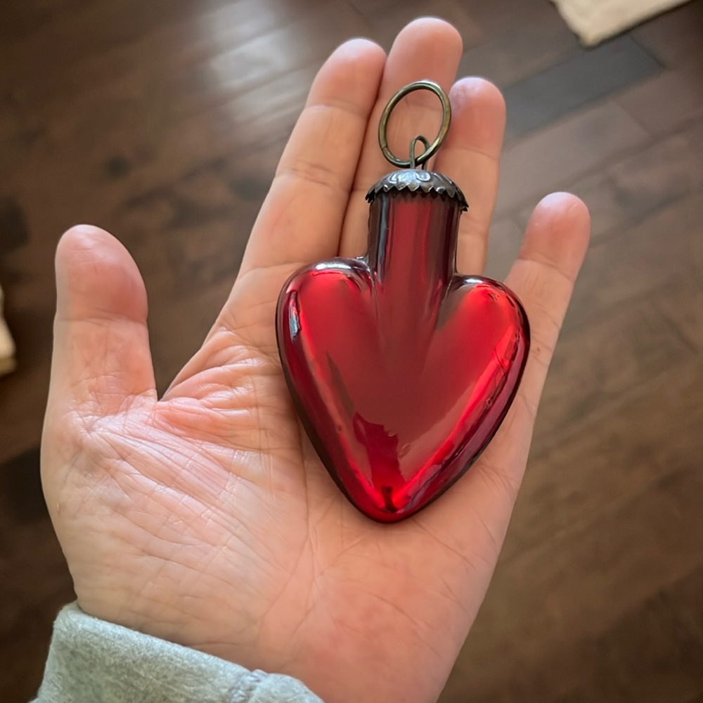 Glass heart red pendant